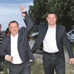 izborni stozer hdz barisic i kolarec drze ruke u zraku IMG_6170