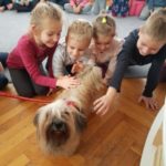 Naša-nova-prijateljica-Evie-5-god.-s-djecom-Montessori-skupine